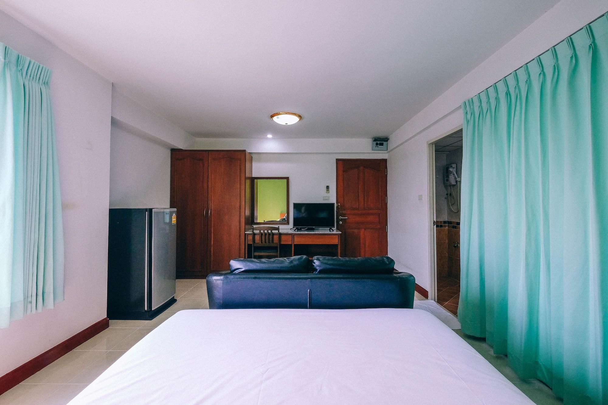 Golden House @ On-Nut Station Motel Bangkok Exterior photo