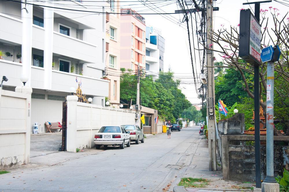 Golden House @ On-Nut Station Motel Bangkok Exterior photo