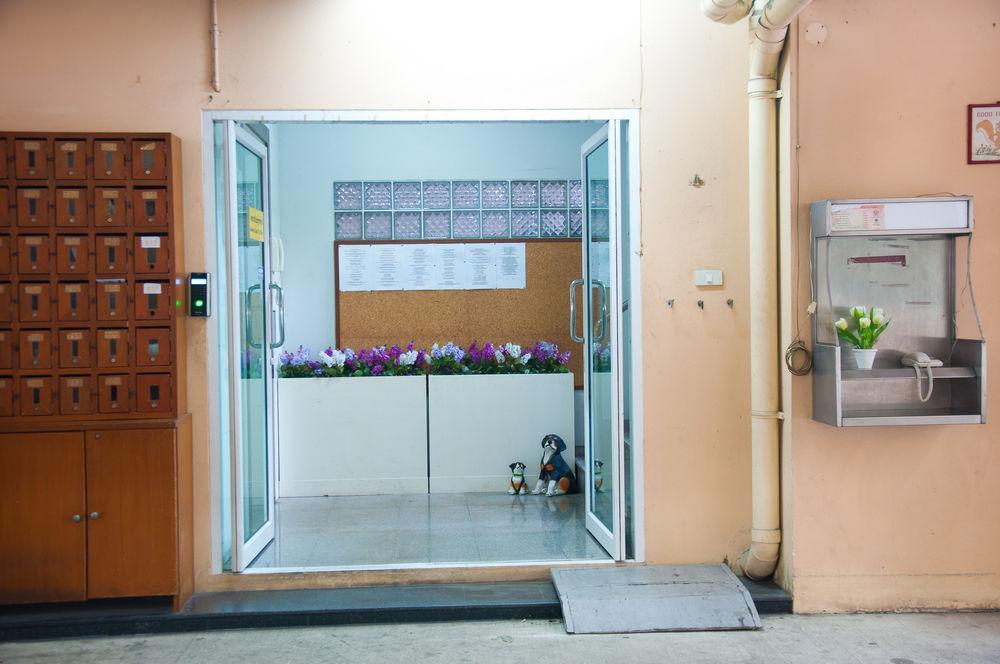 Golden House @ On-Nut Station Motel Bangkok Exterior photo