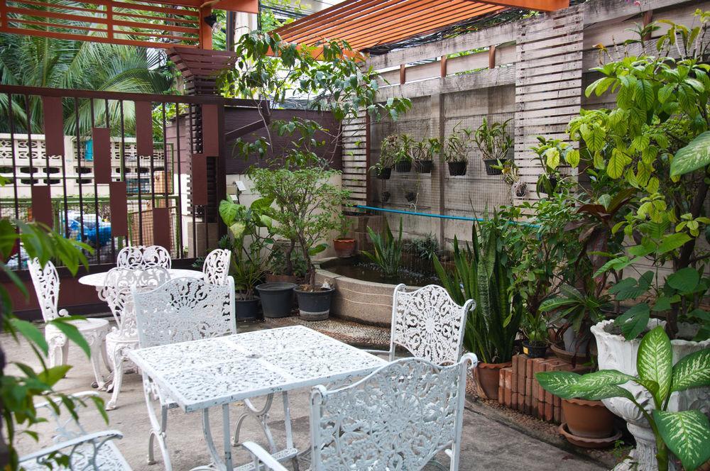 Golden House @ On-Nut Station Motel Bangkok Exterior photo
