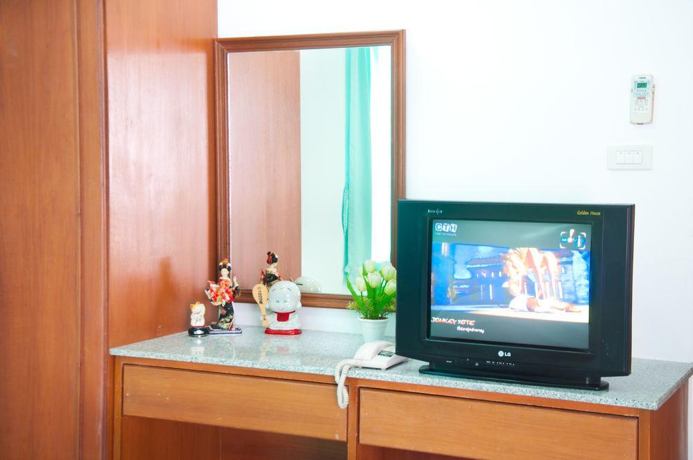 Golden House @ On-Nut Station Motel Bangkok Exterior photo