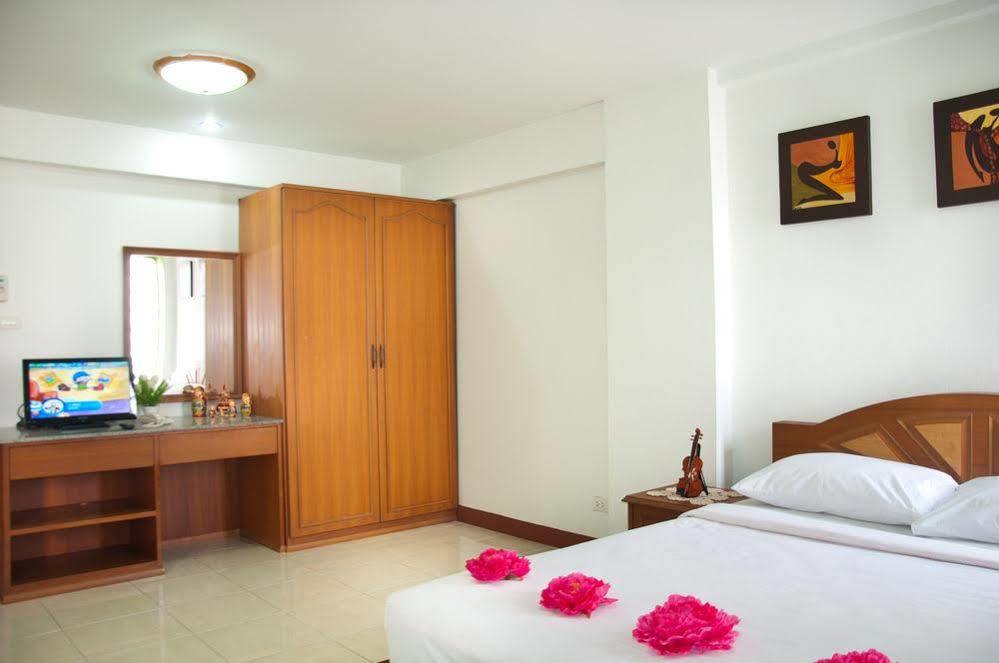 Golden House @ On-Nut Station Motel Bangkok Exterior photo