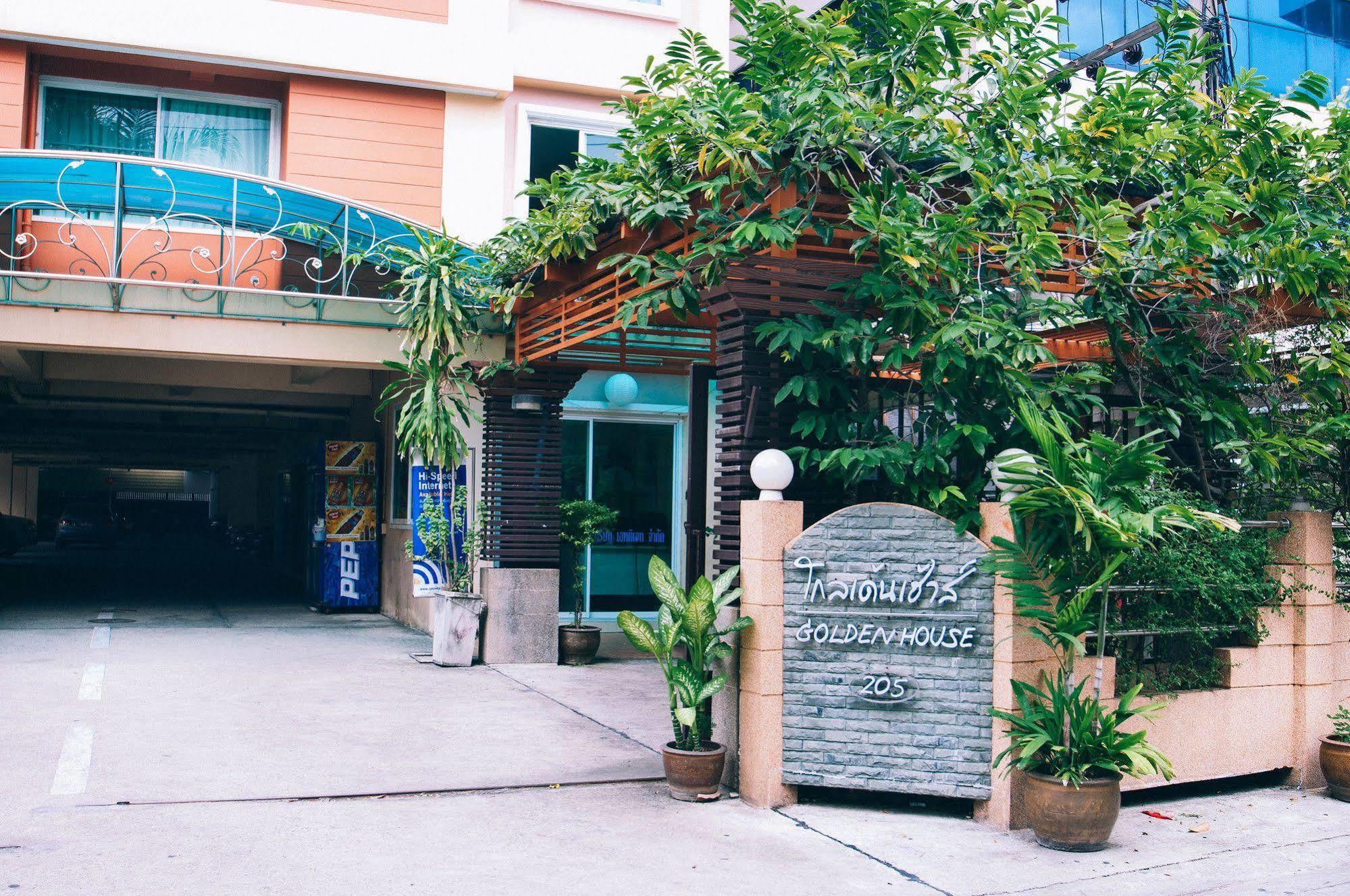 Golden House @ On-Nut Station Motel Bangkok Exterior photo